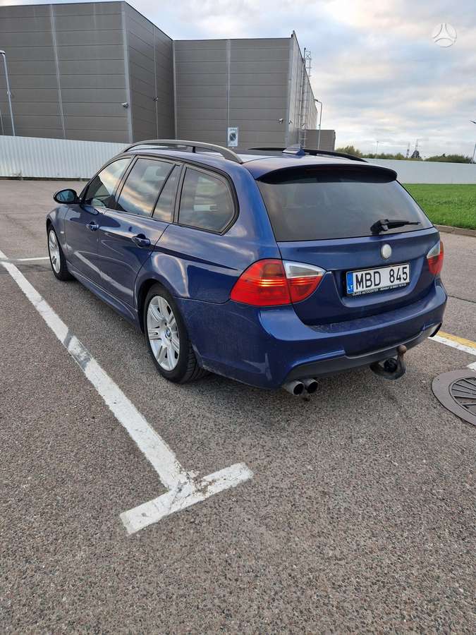 BMW 330 2007 — rear view
