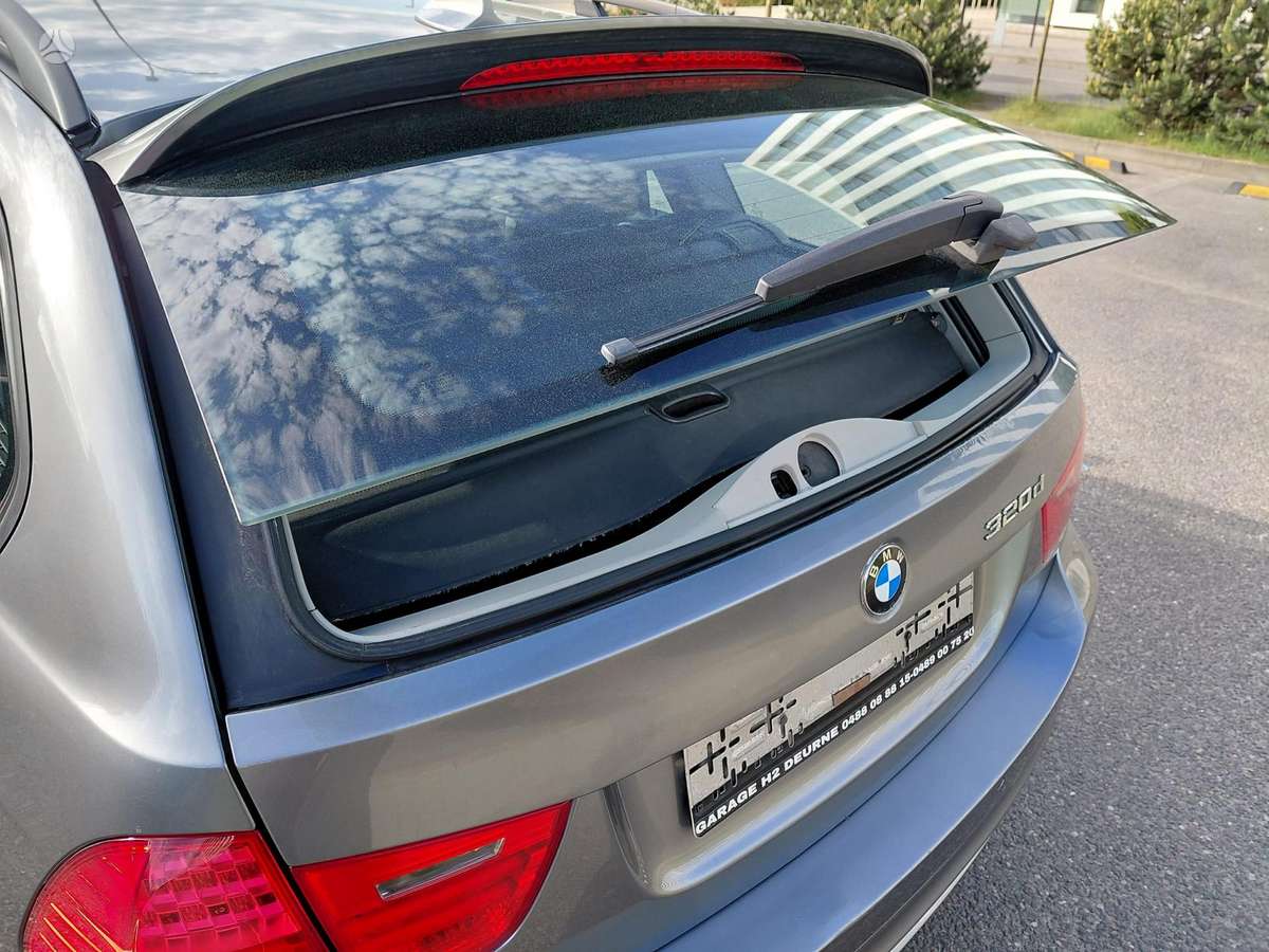BMW 320 2010 — photo 10