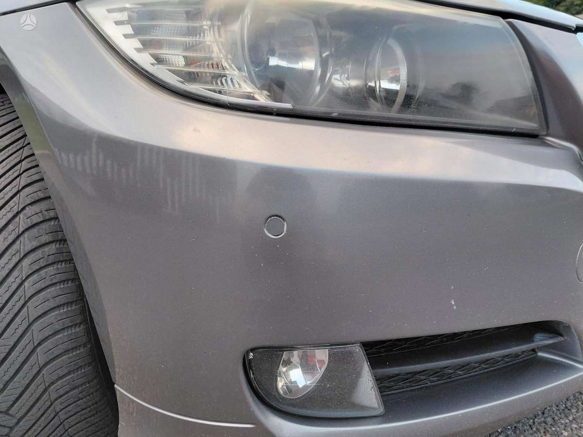 BMW 320 2010 — photo 11
