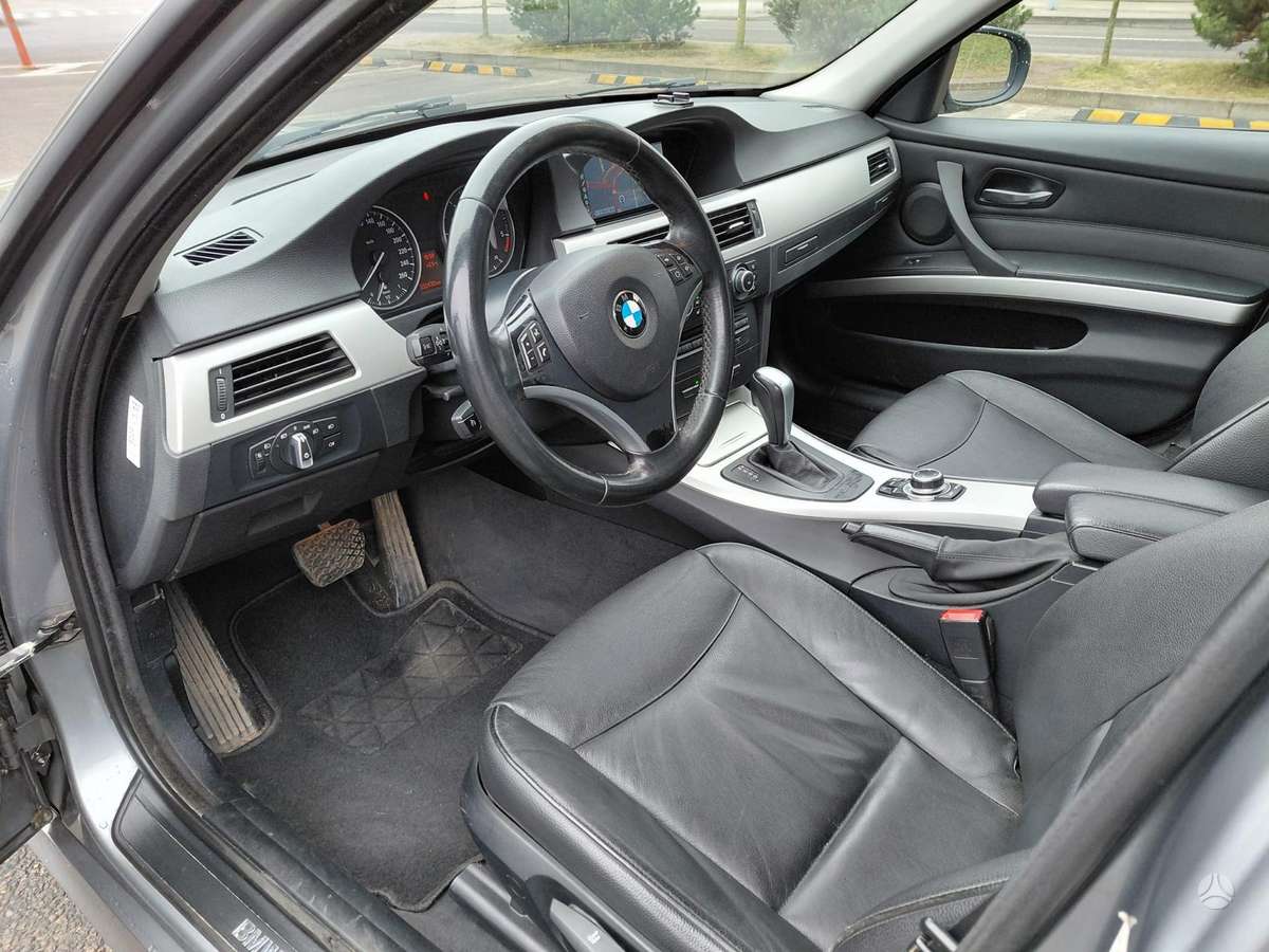 BMW 320 2010 — photo 13