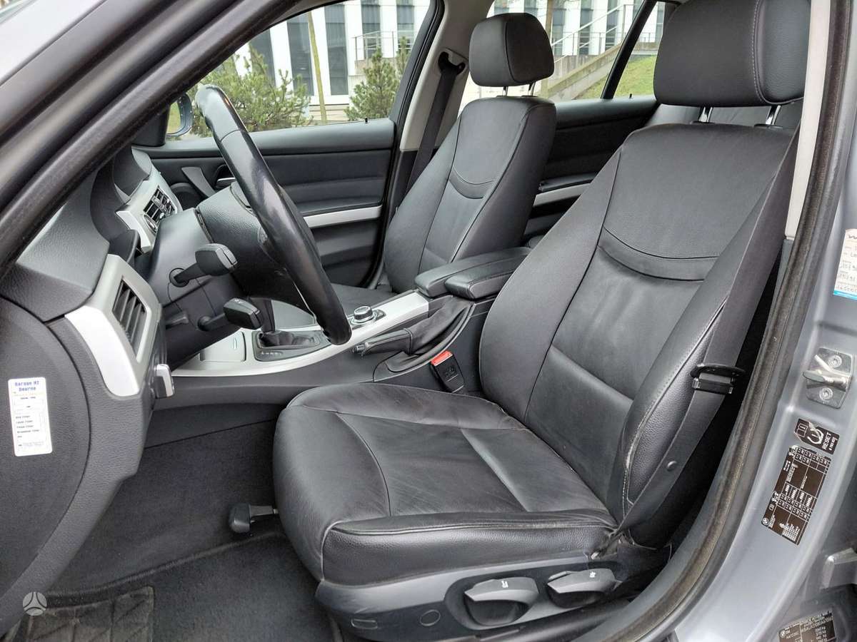 BMW 320 2010 — photo 14