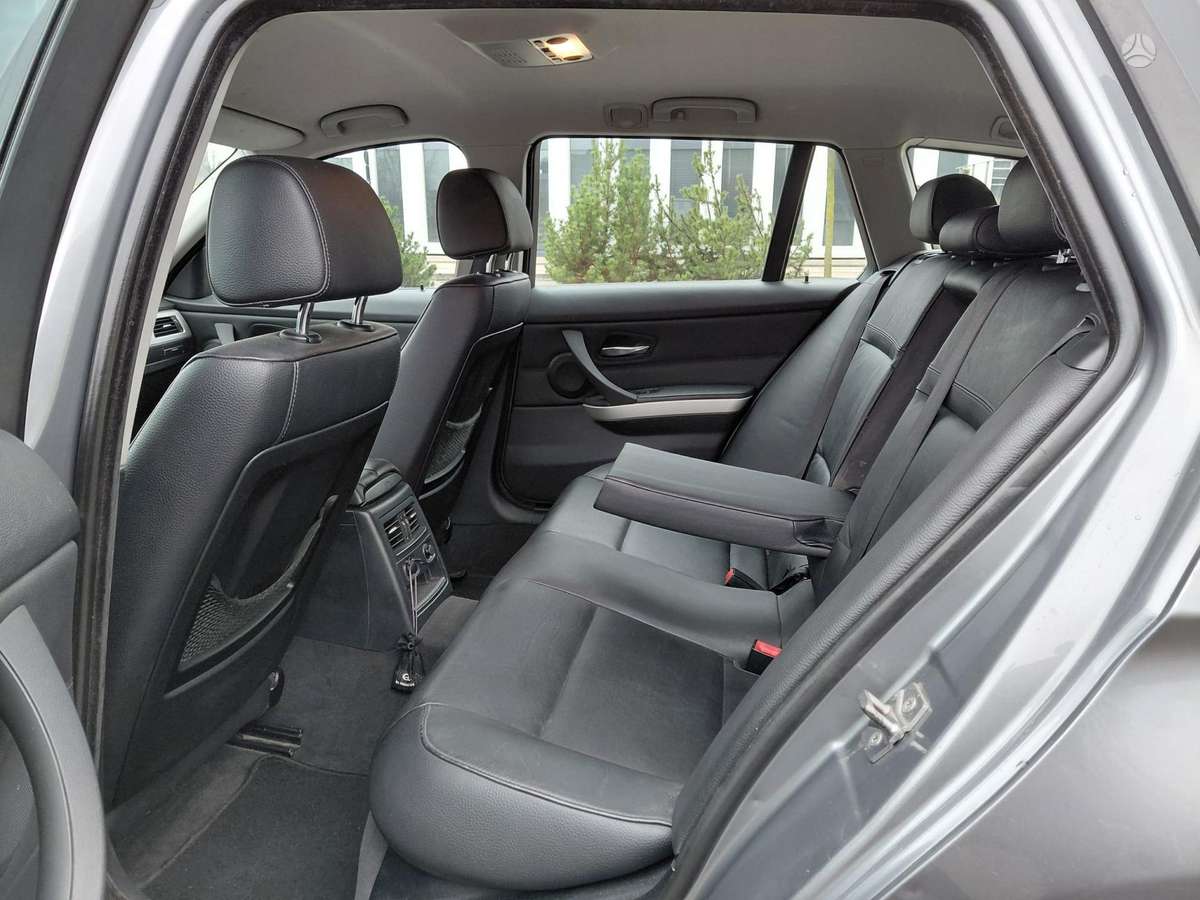 BMW 320 2010 — photo 15