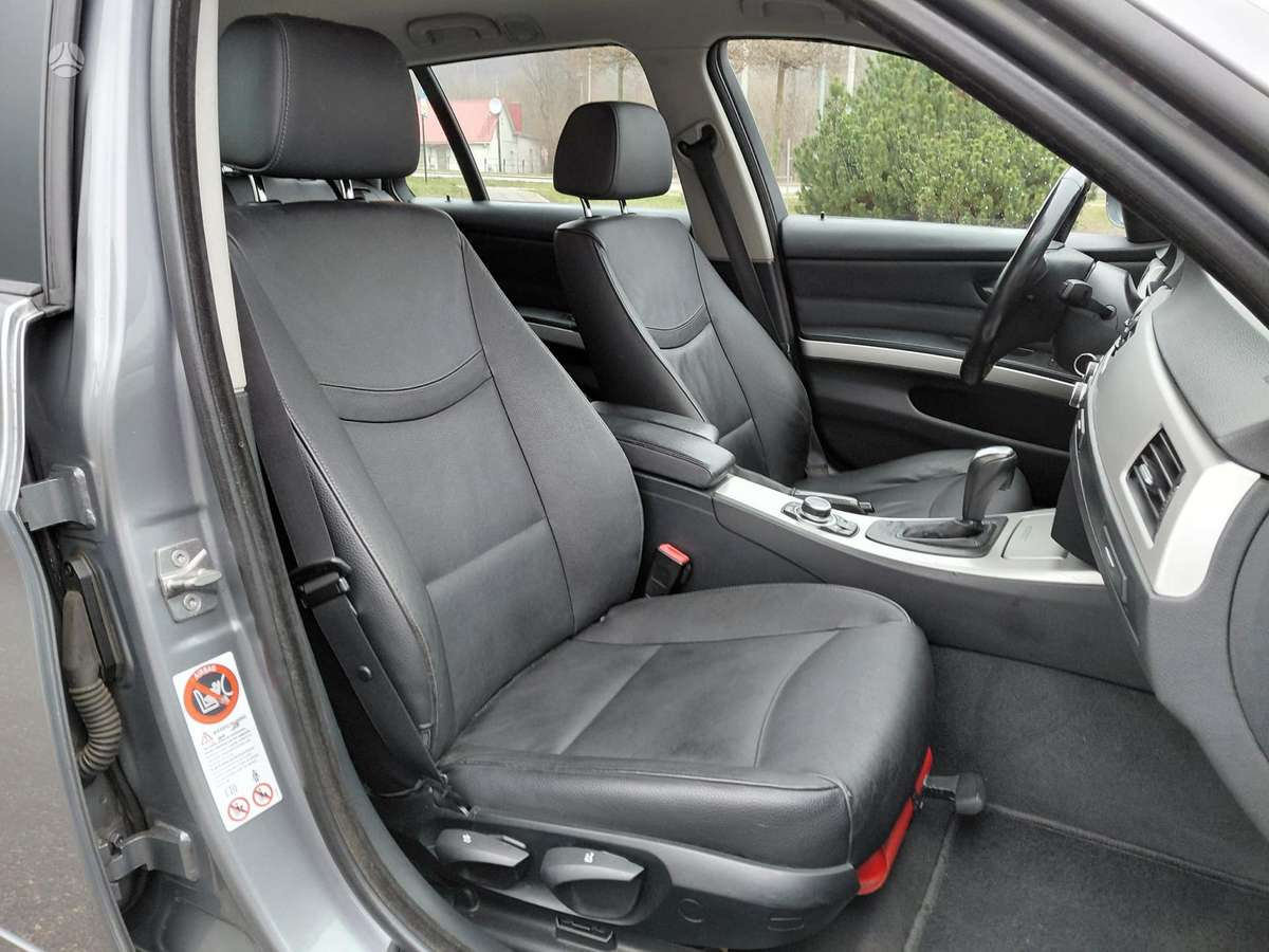 BMW 320 2010 — photo 17