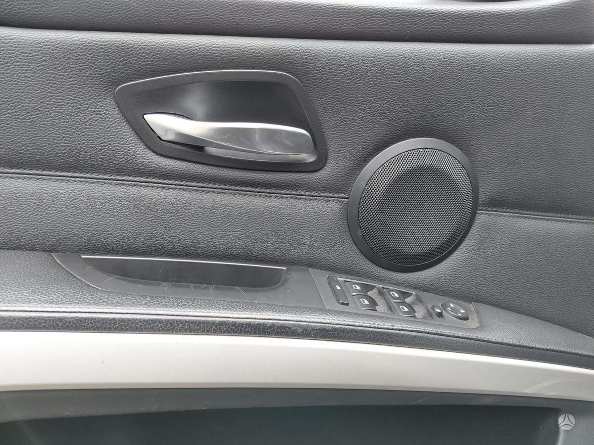 BMW 320 2010 — photo 19