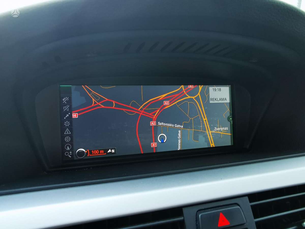 BMW 320 2010 — photo 21
