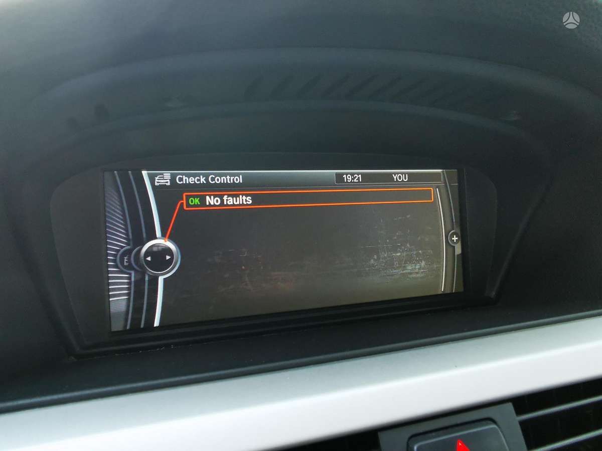 BMW 320 2010 — photo 22