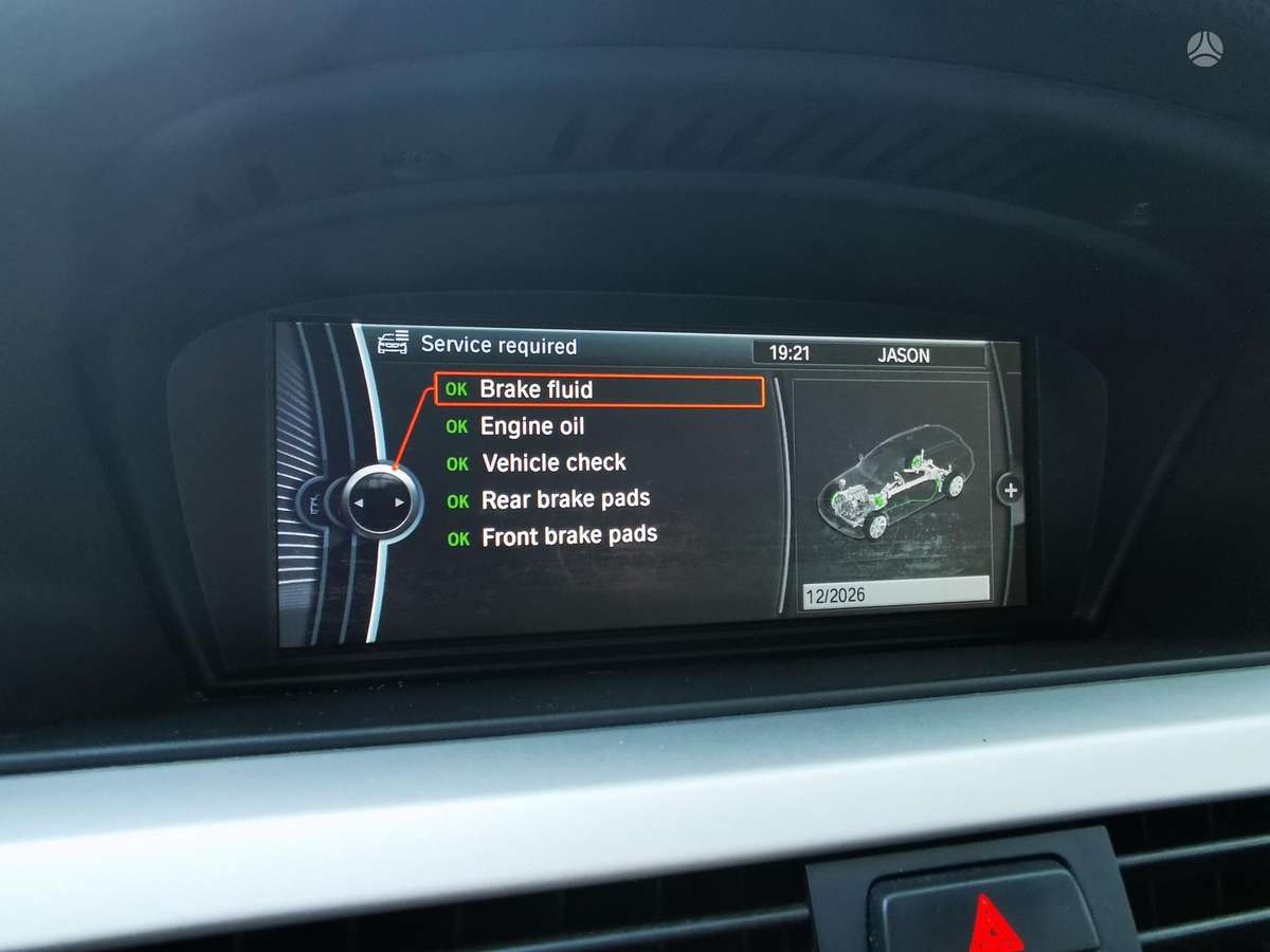 BMW 320 2010 — photo 23