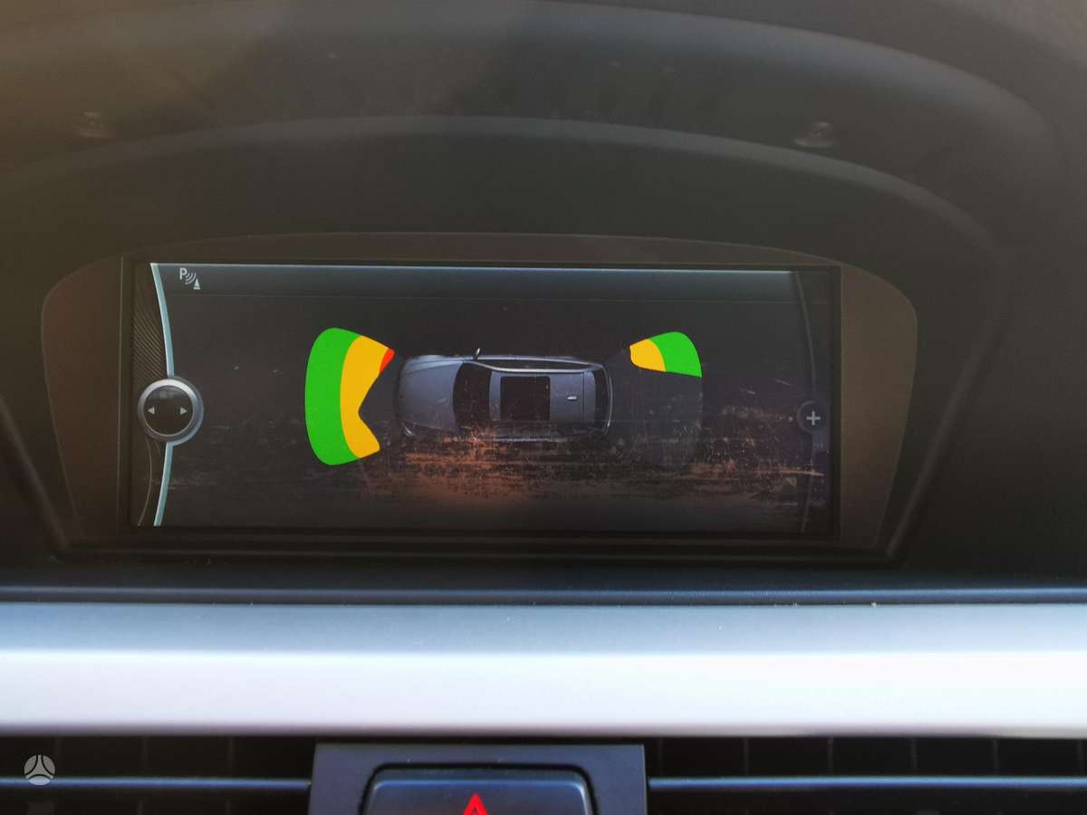 BMW 320 2010 — photo 24