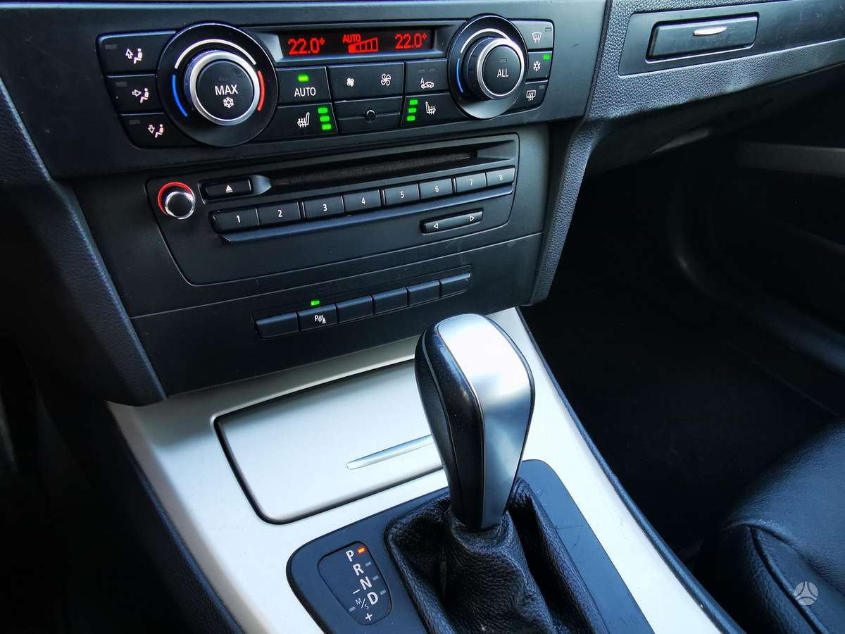 BMW 320 2010 — interior