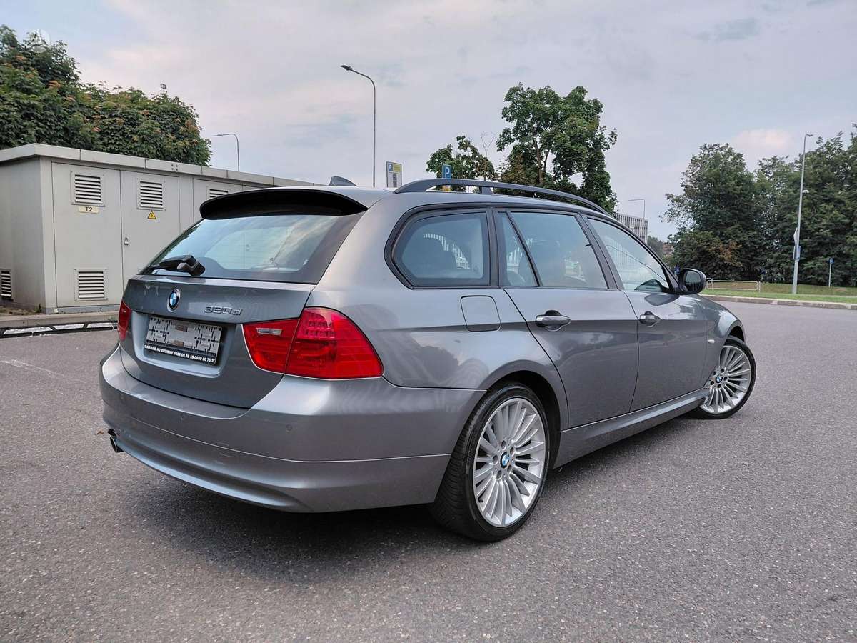BMW 320 2010 — photo 6