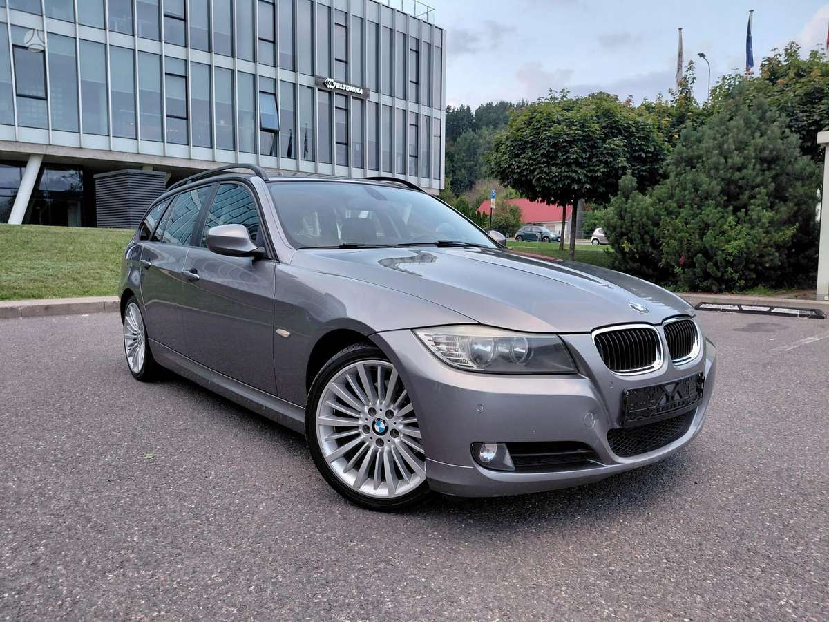 BMW 320 2010 — photo 7