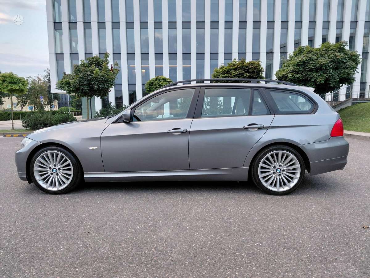 BMW 320 2010 — photo 9
