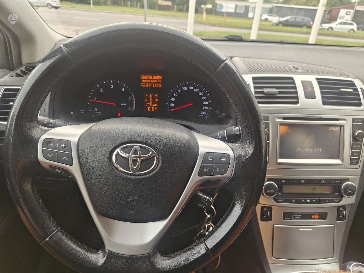 Toyota Avensis 2013 — photo 10