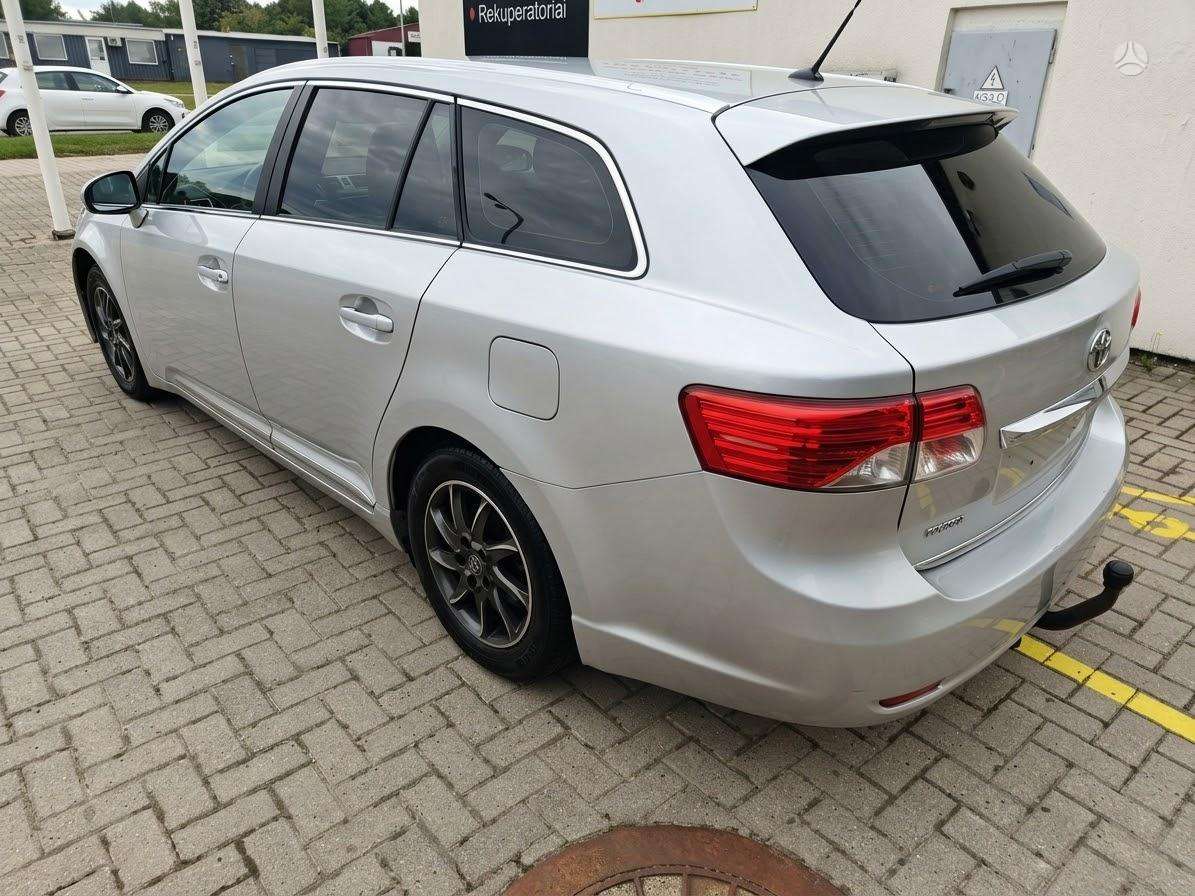 Toyota Avensis 2013 — engine 1998 cm³, 124 HP (91kW)