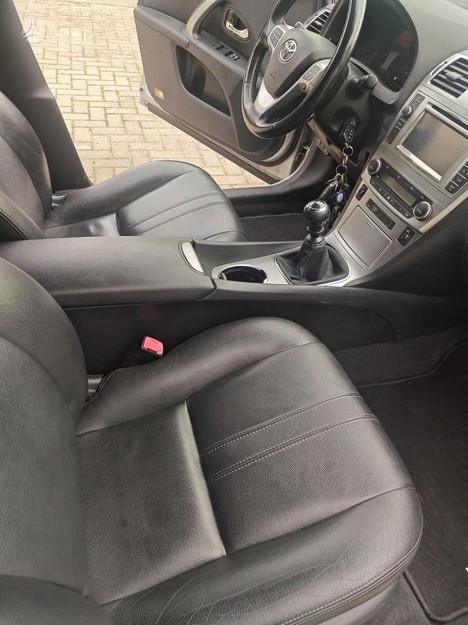 Toyota Avensis 2013 — photo 7