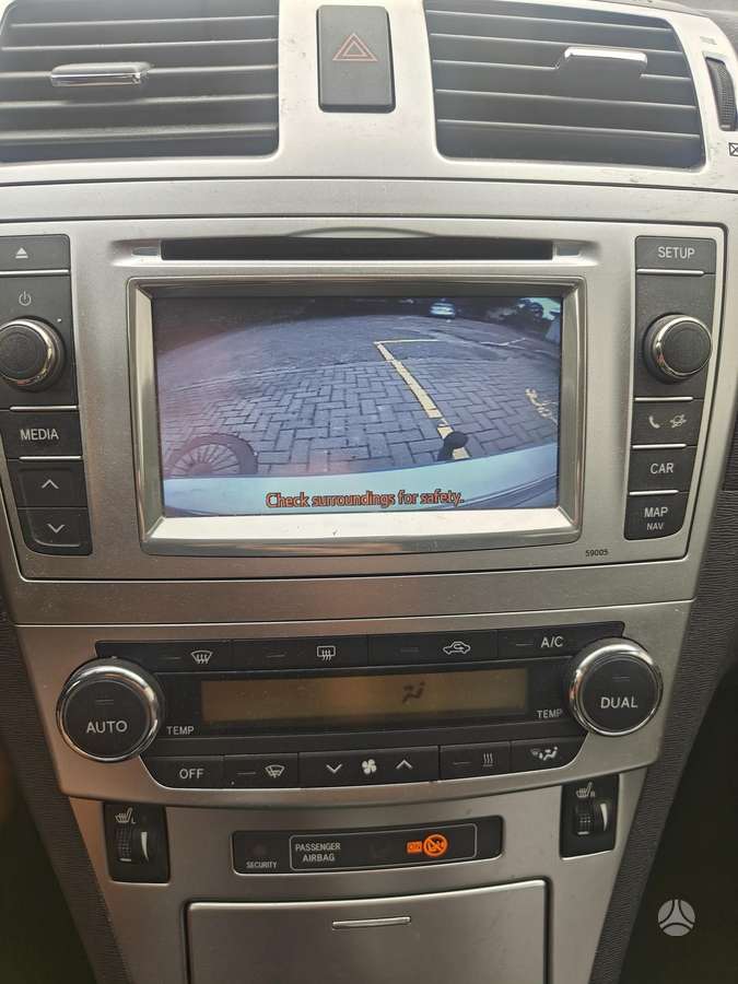 Toyota Avensis 2013 — photo 9