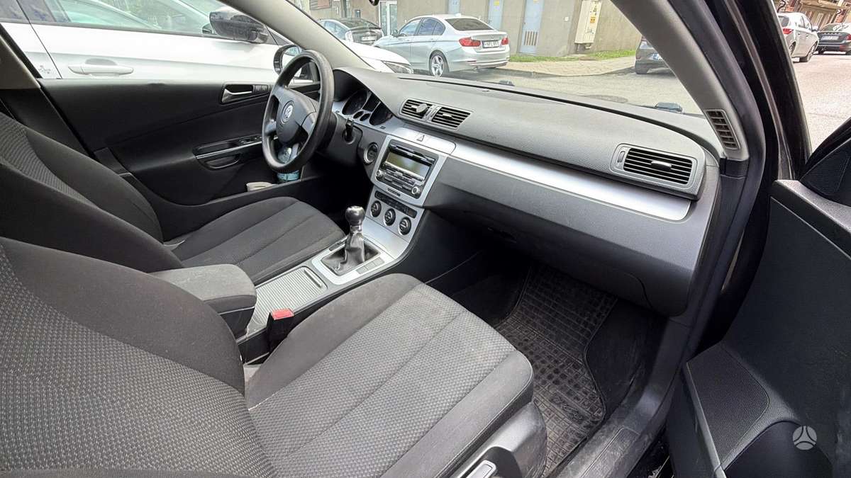 Volkswagen Passat 2008 — салон