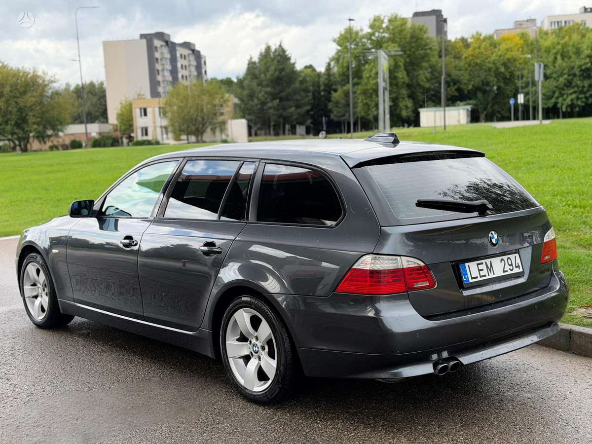 BMW 530 2008 — rear view