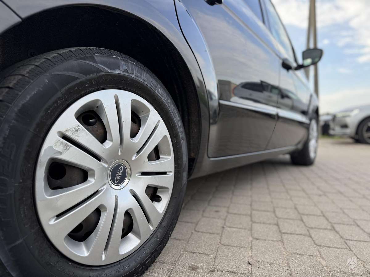 Ford S-MAX 2011 — photo 11