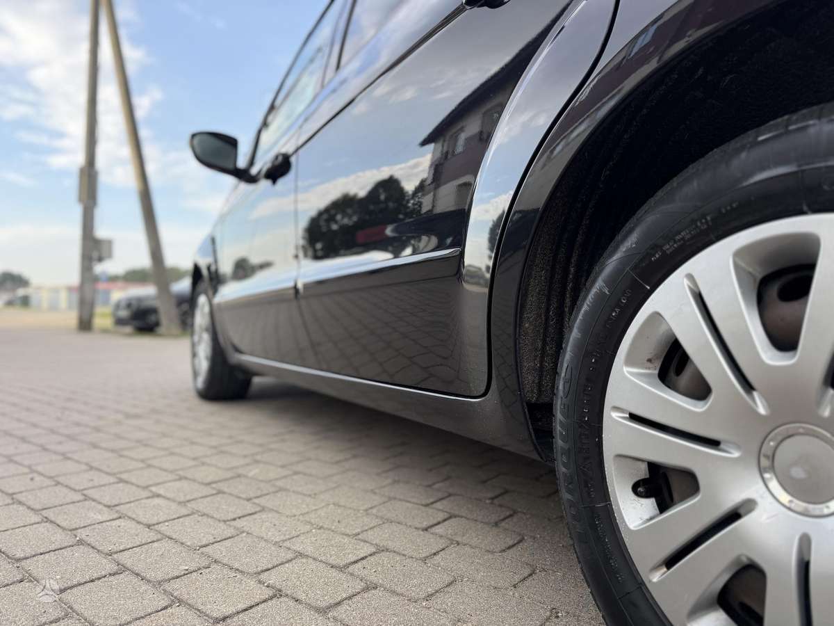 Ford S-MAX 2011 — photo 12