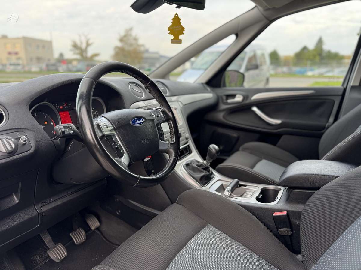 Ford S-MAX 2011 — photo 14
