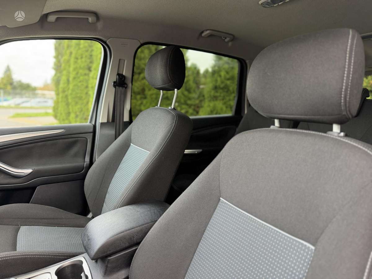 Ford S-MAX 2011 — photo 15