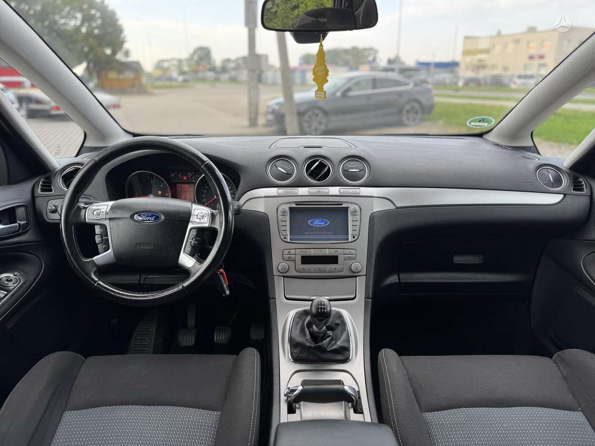 Ford S-MAX 2011 — photo 16