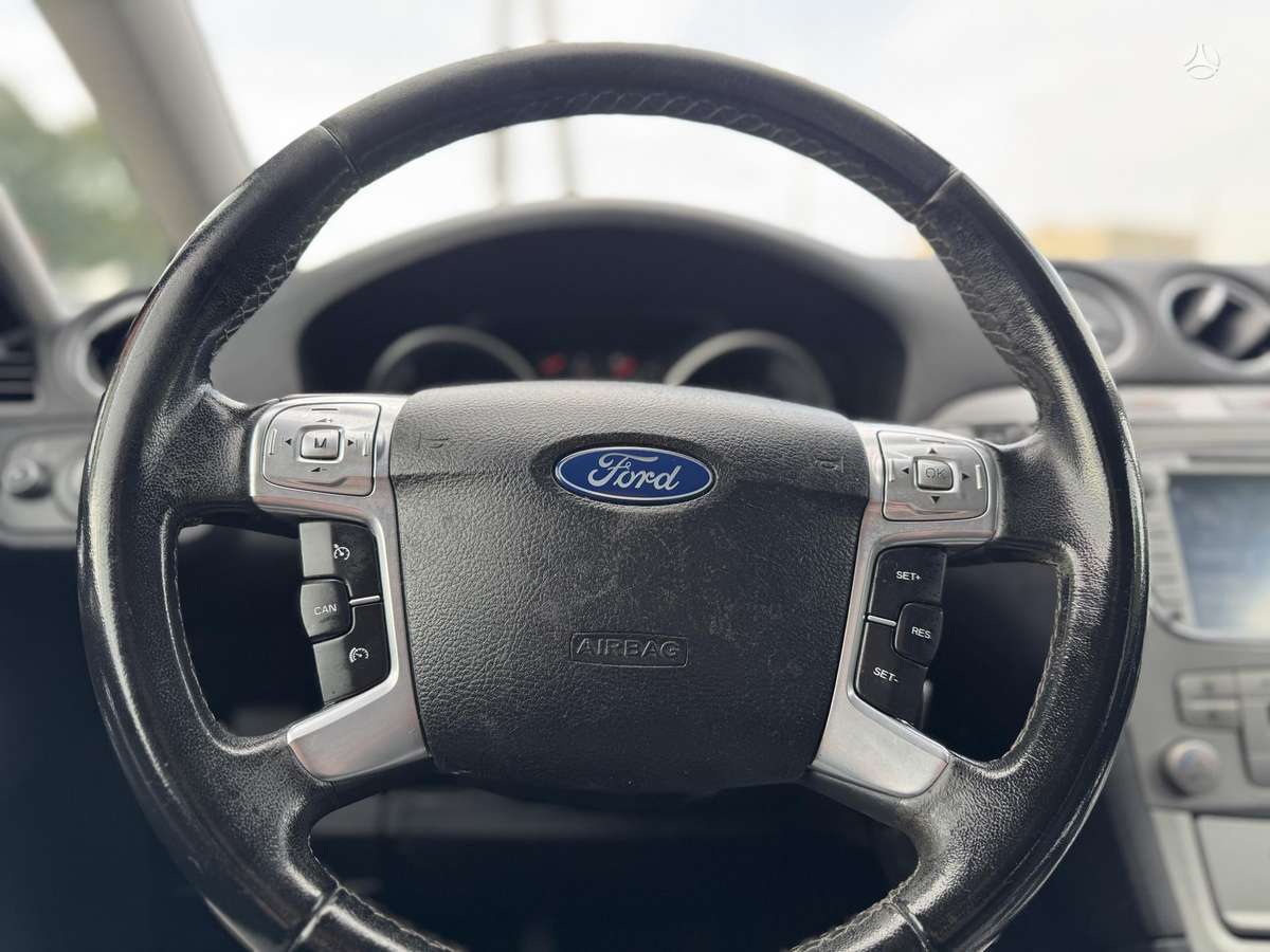 Ford S-MAX 2011 — photo 17