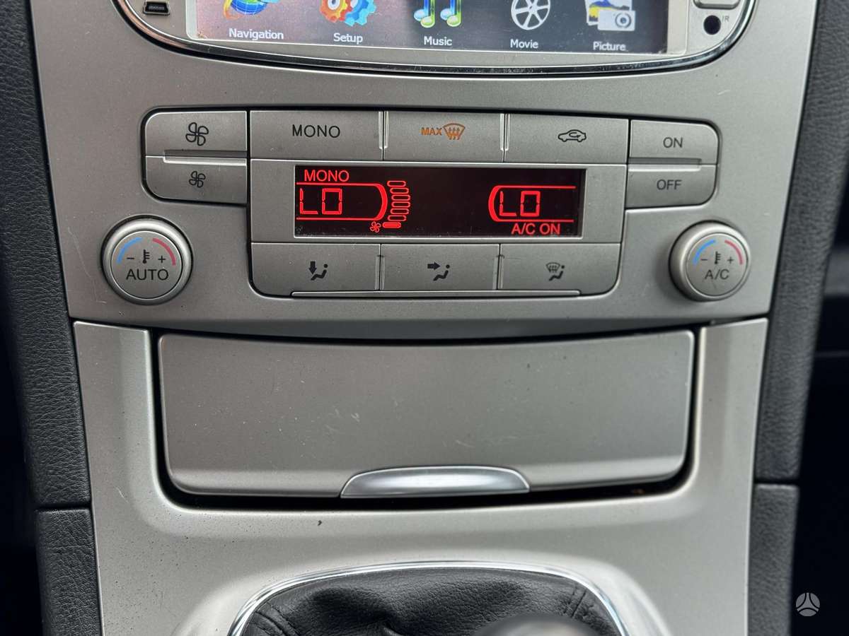 Ford S-MAX 2011 — photo 20