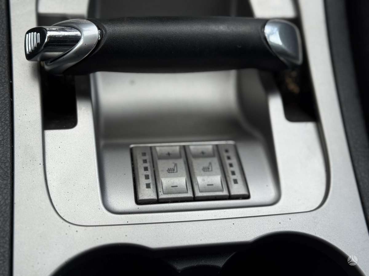 Ford S-MAX 2011 — photo 21