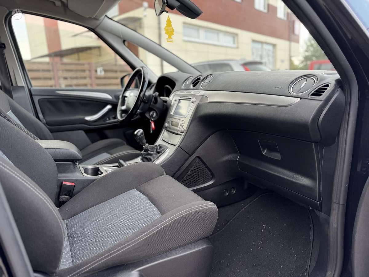 Ford S-MAX 2011 — photo 23