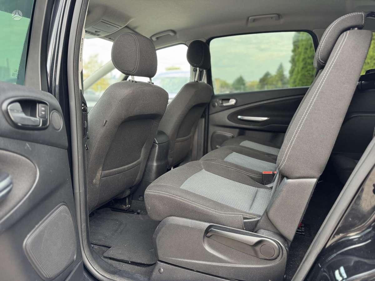 Ford S-MAX 2011 — photo 24