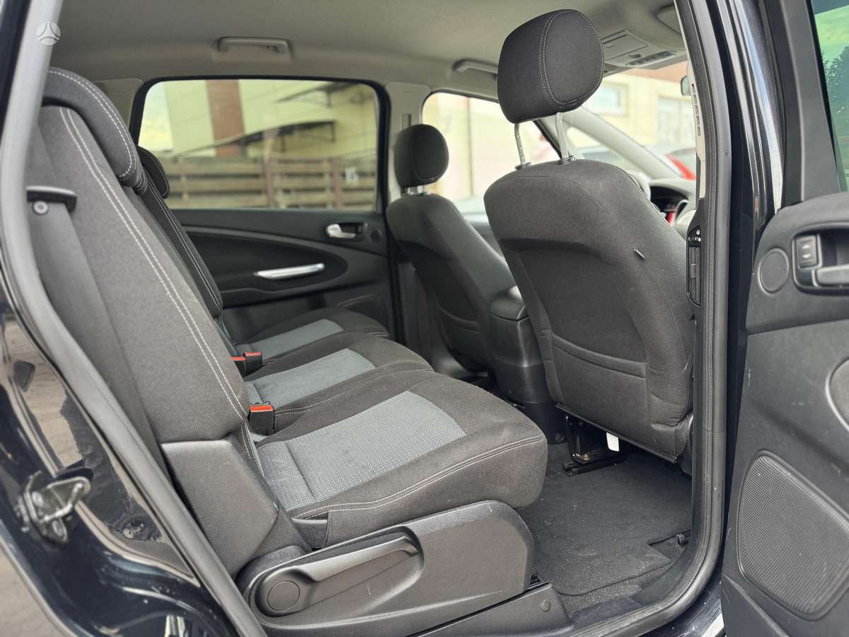 Ford S-MAX 2011 — photo 27