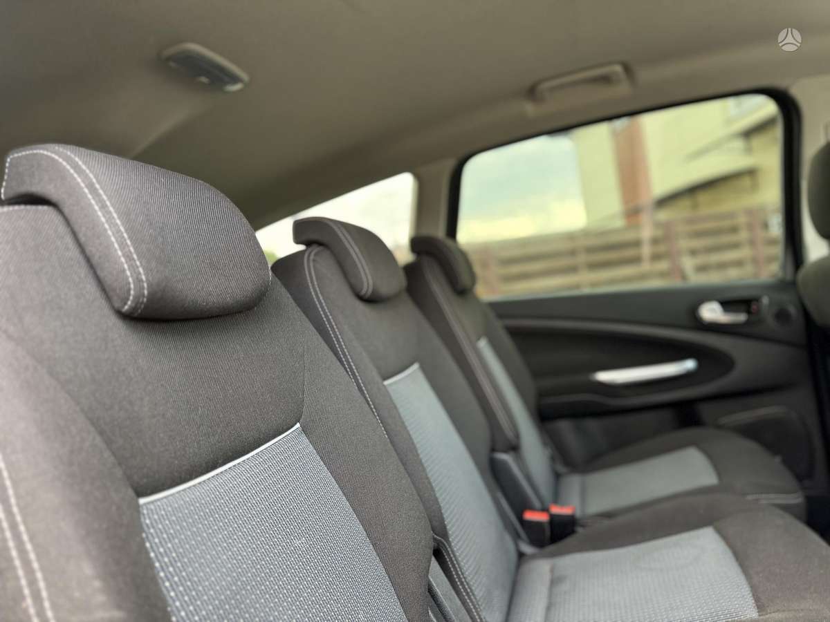 Ford S-MAX 2011 — photo 28