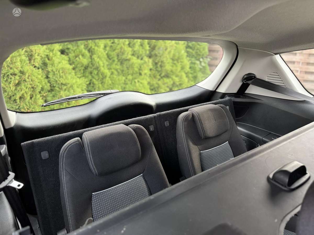 Ford S-MAX 2011 — photo 29