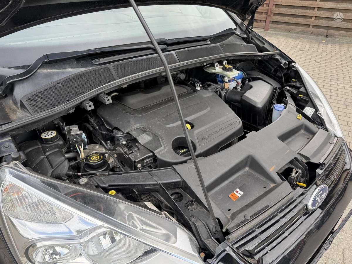 Ford S-MAX 2011 — photo 31