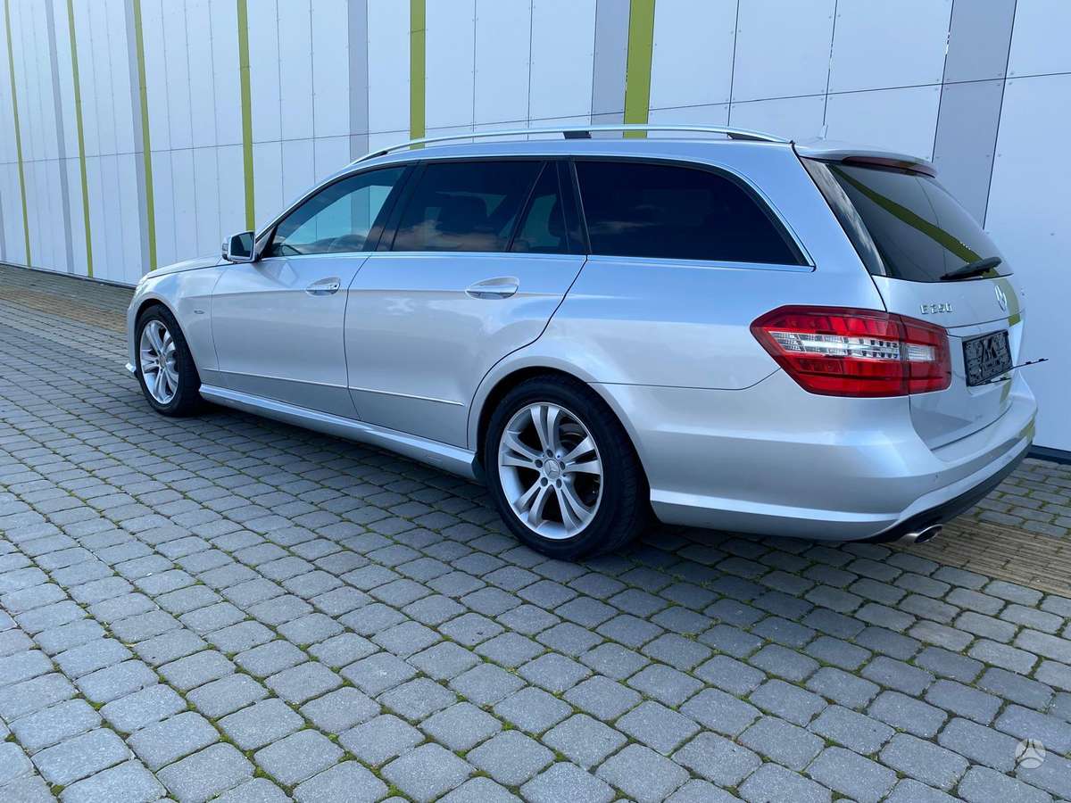 Mercedes-Benz E250 2010 — салон