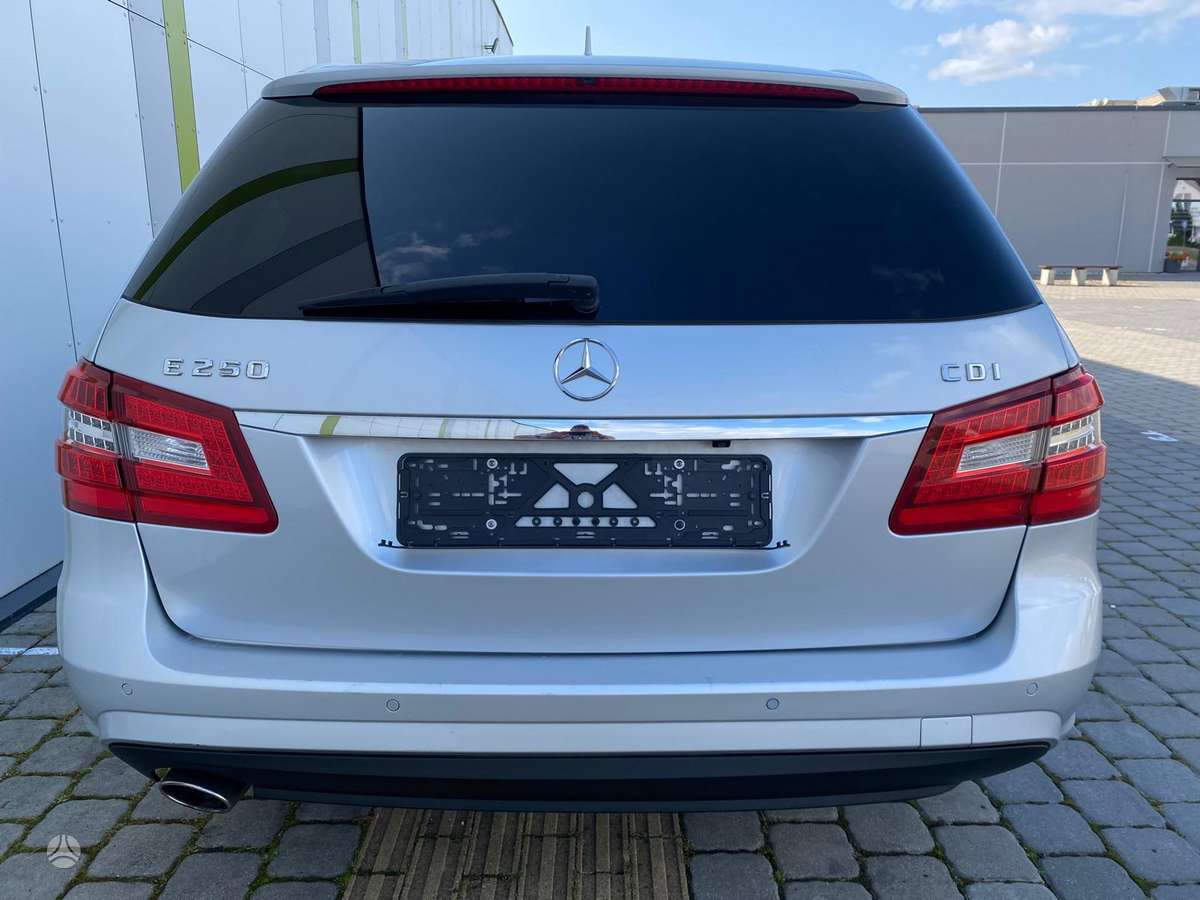 Mercedes-Benz E250 2010 — двигун 2143 cm³, 204 HP (150kW)