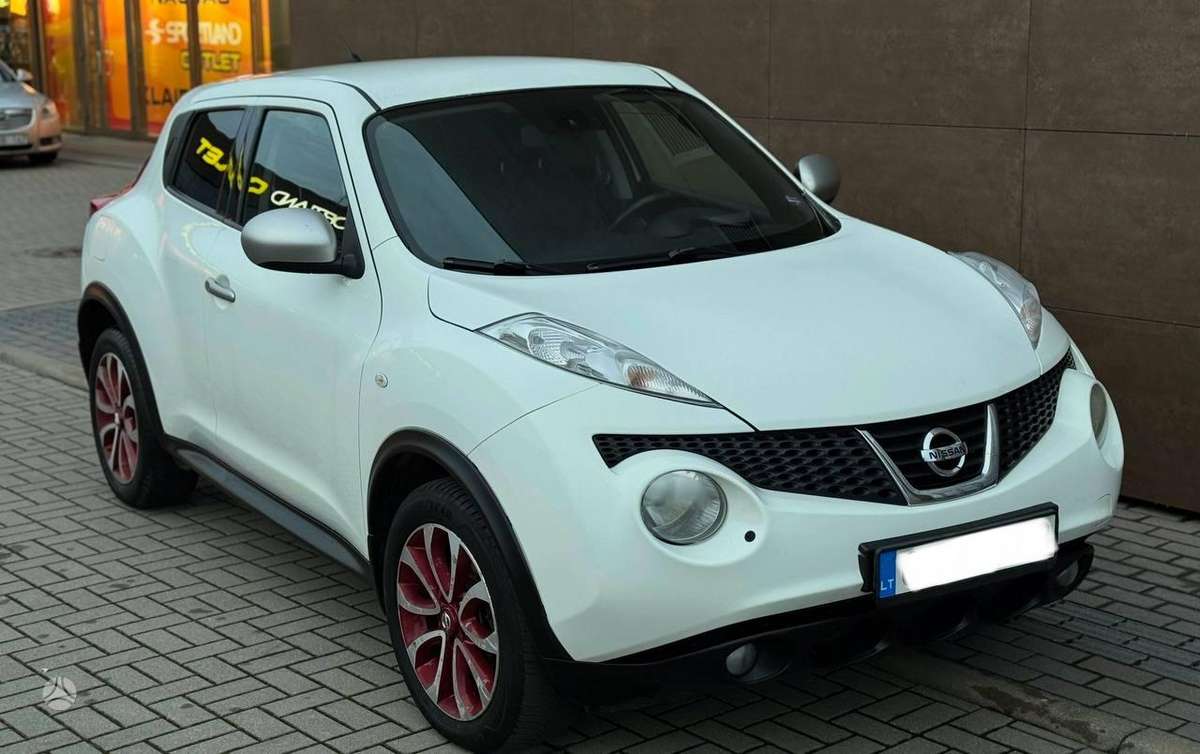 Nissan Juke 2013 — rear view