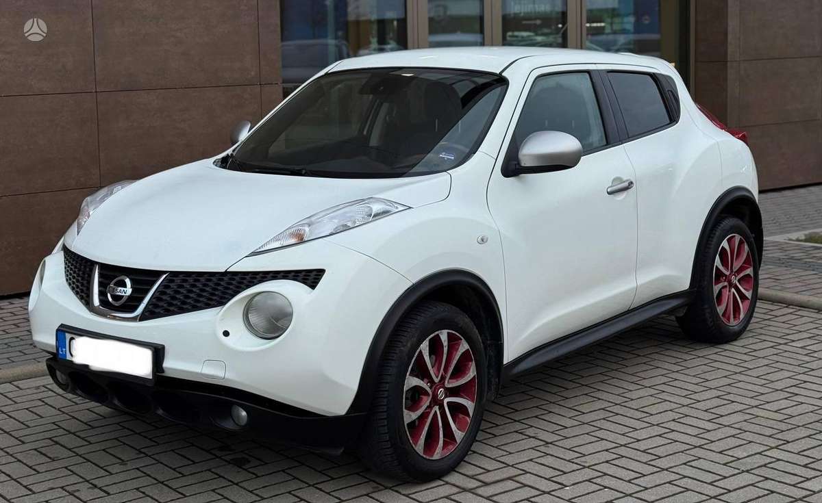 Nissan Juke 2013 — interior