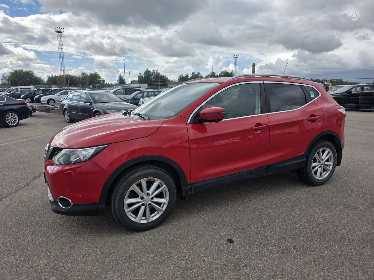 Nissan Qashqai 2015 — rear view