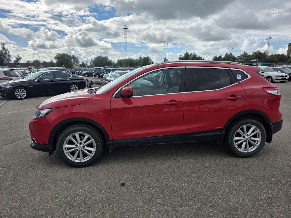 Nissan Qashqai 2015 — interior