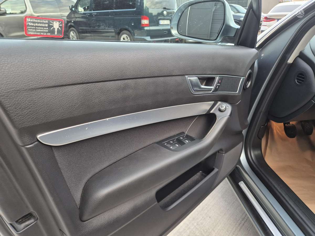 Audi A6 2009 — photo 14