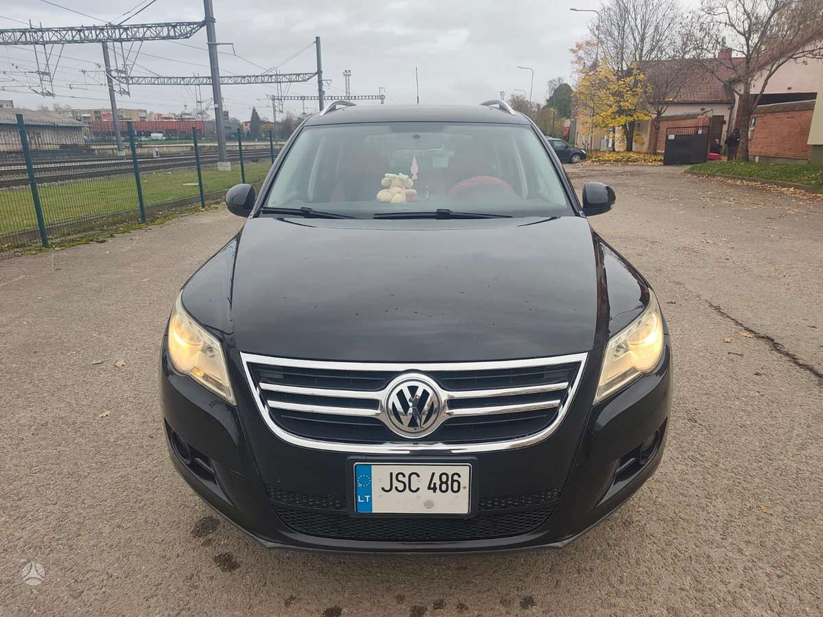 Volkswagen Tiguan 2009 — rear view