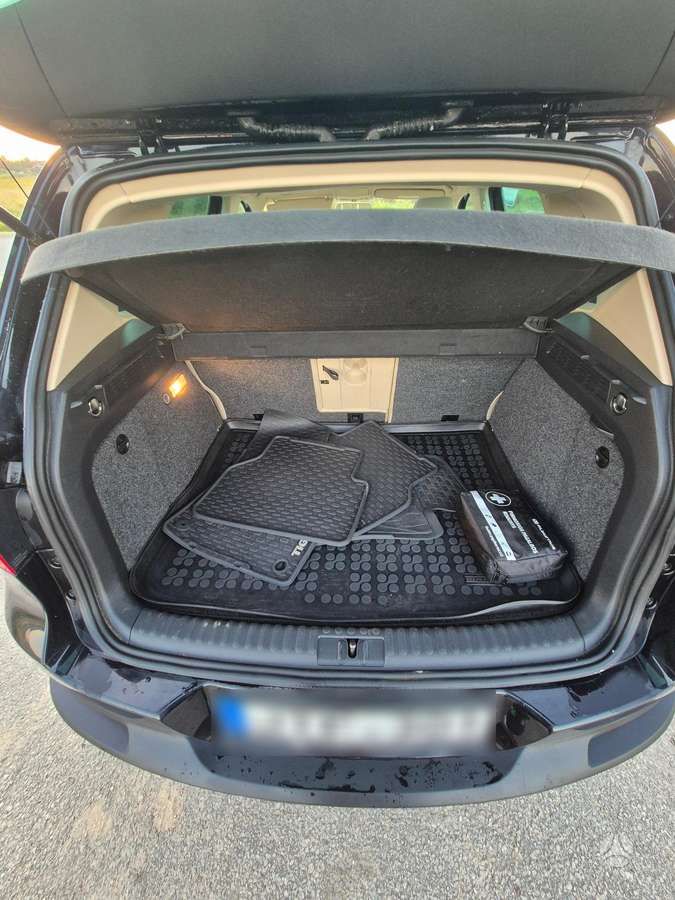 Volkswagen Tiguan 2012 — photo 18
