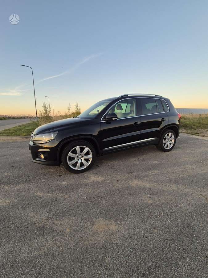 Volkswagen Tiguan 2012 — rear view