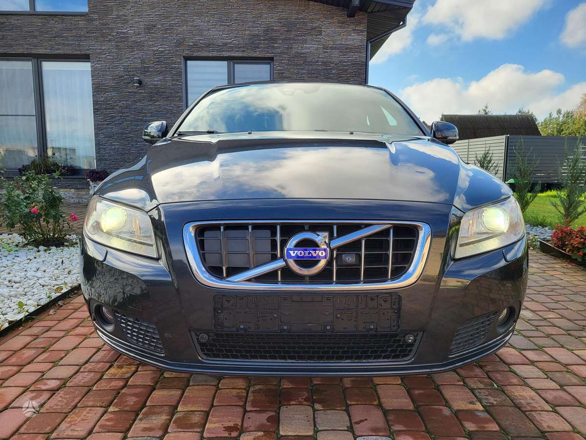 Volvo V70 2012 — вигляд ззаду