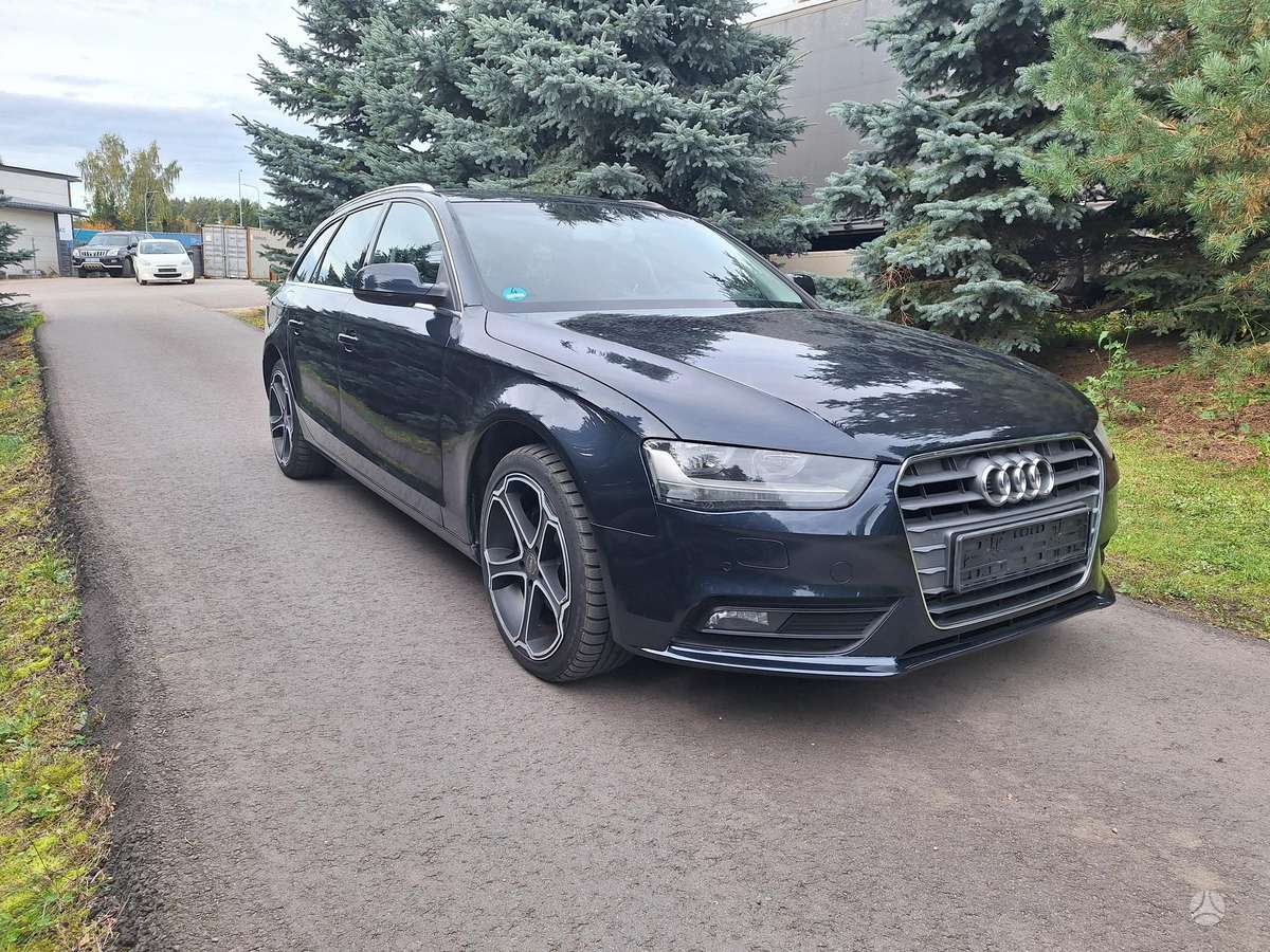 Audi A4 2013 — rear view