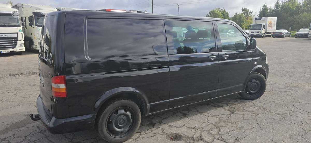 Volkswagen Transporter 2007 — салон