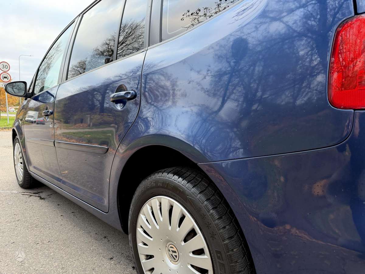 Volkswagen Touran 2012 — photo 16